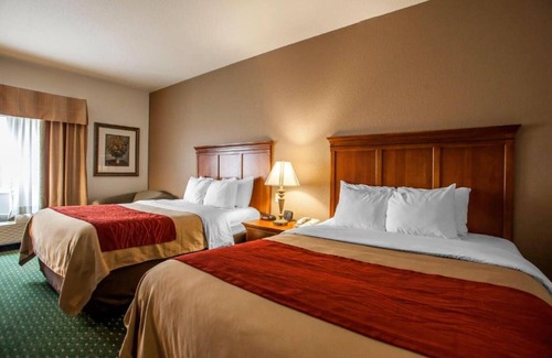 Quad Cities House | Enjoy a new look and feel at our renovated room !