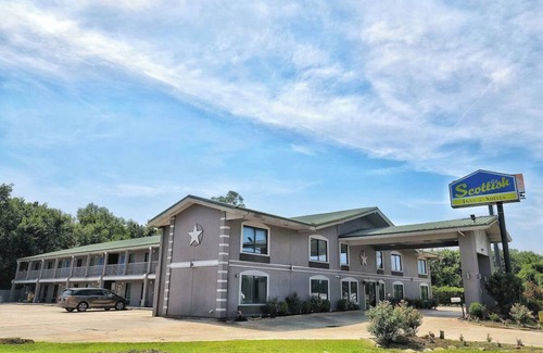 Conroe Hotel | Enjoy a Peaceful Stay with Essential Amenities and Complimentary Parking