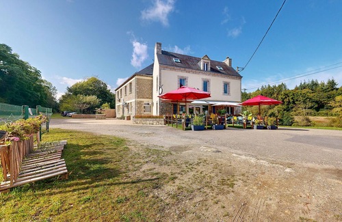 Saint-Barthelemy Apartment | Enjoy a relaxing vacation in this quiet nature on the riverbank Le Blavet.