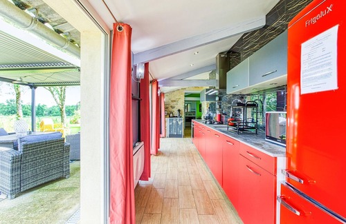 Septfonds House | Enjoy a relaxing and pleasant vacation in this tasteful and individual vacation apartment.