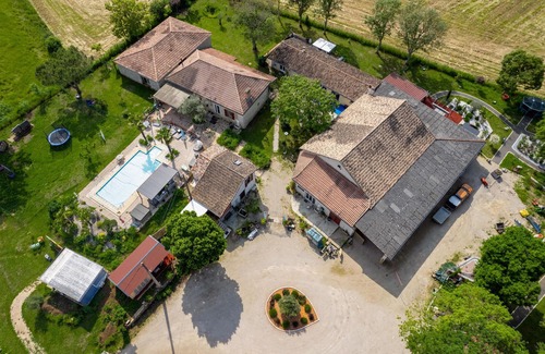 Septfonds House | Enjoy a relaxing and pleasant vacation in this tasteful and individual apartment.