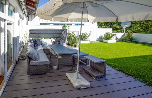 Munchen District Apartment | Enjoy a relaxing break in this attractive vacation apartment in an excellent location.