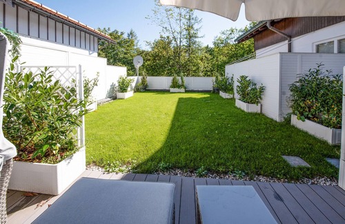 Munchen District Apartment | Enjoy a relaxing break in this attractive vacation apartment in an excellent location.