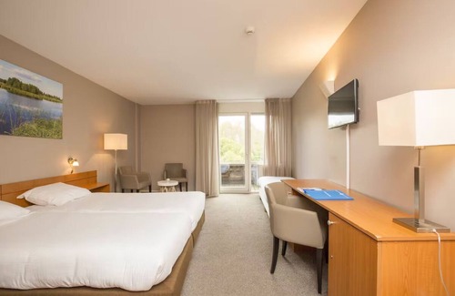 Velsen-Zuid Hotel | Enjoy a Relaxing Stay with Free Parking, Scenic Views, and On-Site Dining