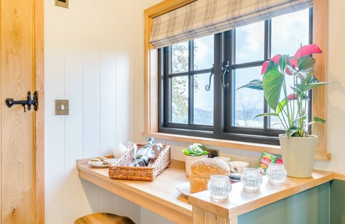 Monkswood Cottage | Enjoy a romantic retreat at this luxurious shepherd’s hut.