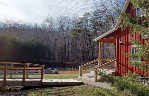 Peebles Cabin | Enjoy a Secluded Amish-Built Cabin with Pond & Firepit on 6 Private Acres