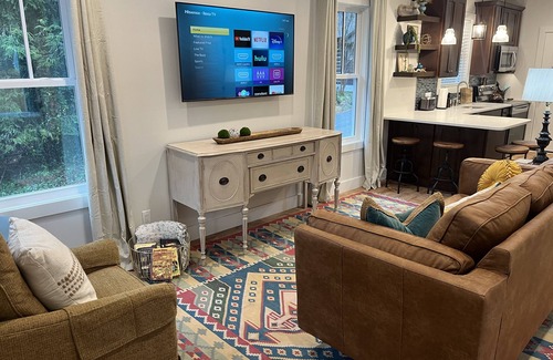 Hendersonville Cottage | Enjoy a small town experience!