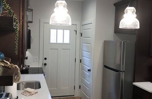 Hendersonville Cottage | Enjoy a small town experience!