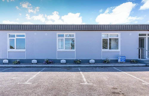 Tramore Apartment | Enjoy a stay at the scenic Tramore Golf Club in one of our Burrows Lodge guest suites.