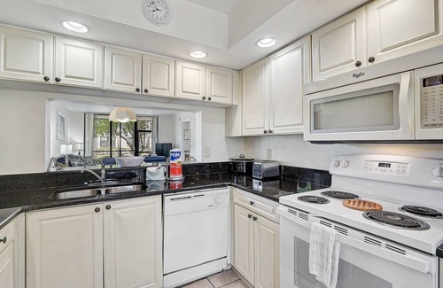 South Bradenton Condo | Enjoy A Suncoast Retreat: 15% off unit Nov 30!