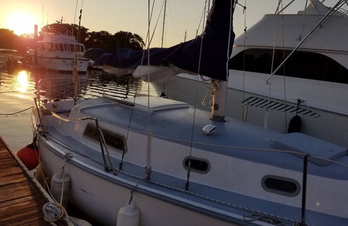 Stocking Island Boat Rental | Enjoy a trip to the Exumas in the Bahamas on a 30' Pearson Sailboat