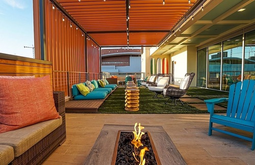 Sobro Hotel | Enjoy Amazing Perks! 2 Relaxing Units, Outdoor Pool, Minutes to Ryman Auditorium