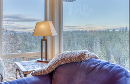 Century West Condo | Enjoy Deschutes River Views from Beautiful 2-Bedroom Mt. Bachelor Village Condo