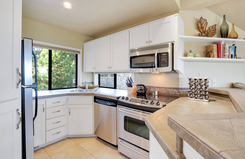 Century West Condo | Enjoy Deschutes River Views from Beautiful 2-Bedroom Mt. Bachelor Village Condo