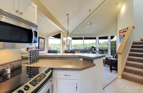 Century West Condo | Enjoy Deschutes River Views from Beautiful 3-Bedroom Mt. Bachelor Village Condo!