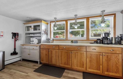 North East House | Enjoy fall on the lake - colorful leaves, the grape harvest. Or, Winter snuggle.