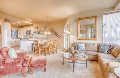 Century West Condo | Enjoy Five Bedrooms on the Deschutes River at Mt. Bachelor Village Resort Condo!