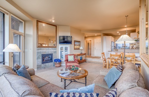 Century West Condo | Enjoy Five Bedrooms on the Deschutes River at Mt. Bachelor Village Resort Condo!