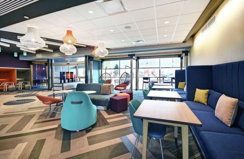 South Portland House | Enjoy Free Hot Breakfast & Pet-Friendly Rooms next to the Airport - 3 Units