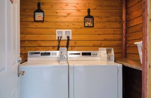 Rice Lake Cabin | Enjoy lakeside relaxation in Room 17 - Lumbermen's Bunkhouse - Curriers