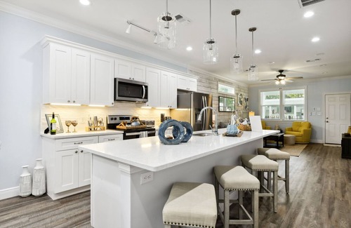 Bay St Louis House | Enjoy luxurious accommodations at LaMaison Cotiere