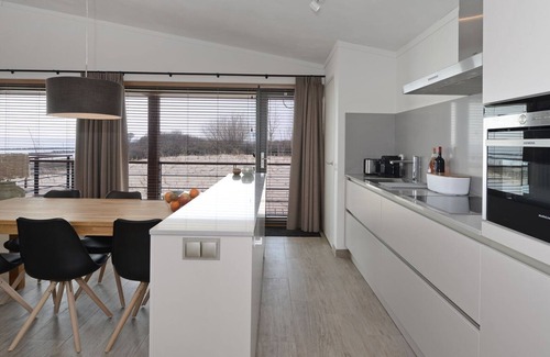 Ouddorp Cabin | Enjoy luxury, peace and space in a modern and attractive beach villa near the Grevelingenmeer.