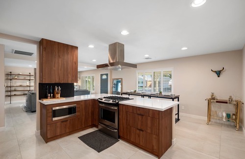 Scottsdale Estates Nine House | Enjoy modern living w/the comforts of home! Close to all dining/shops/nightlife!
