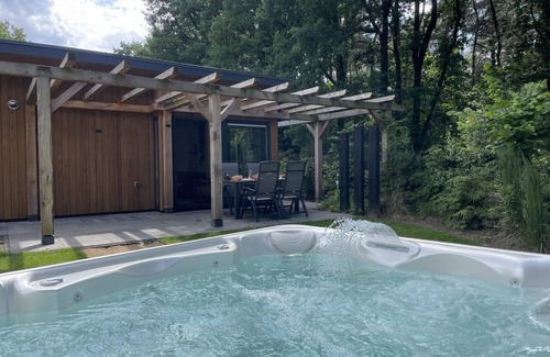 Wekerom House | Enjoy nature and wellness facilities in the garden to the fullest!