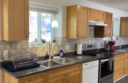 Blueridge House | Enjoy Nature in this Spacious & Clean suite in Beautiful Blueridge