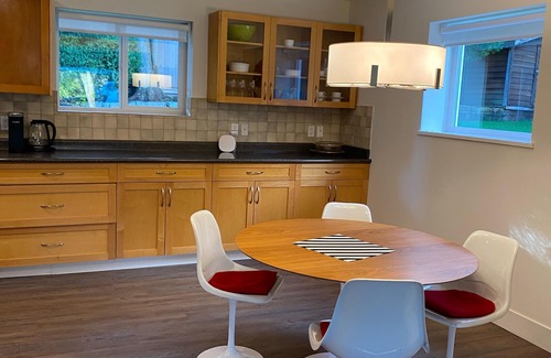 Blueridge House | Enjoy Nature in this Spacious & Clean suite in Beautiful Blueridge