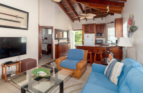 San Pedro Condo | Enjoy ocean views from this 2 bedroom/2 bathroom condo - Gold Standard Approved