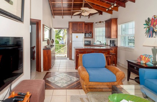 San Pedro Condo | Enjoy ocean views from this 2 bedroom/2 bathroom condo - Gold Standard Approved