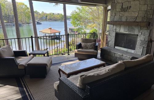Seneca House | Enjoy Paradise on Lake Keoween