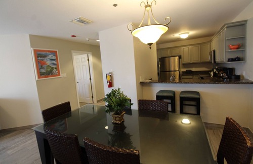 Crystal Harbour Apartment | Enjoy Perks! Free Breakfast and Parking, Outdoor Pool, Pets Allowed!