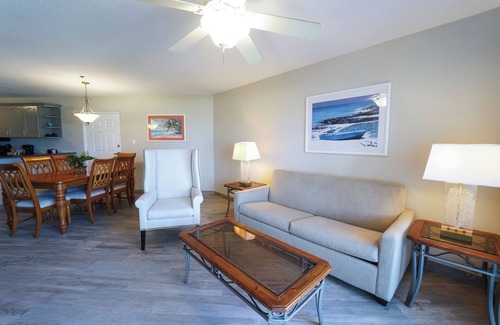 Crystal Harbour Apartment | Enjoy Perks! Free Breakfast and Parking, Outdoor Pool, Pets Allowed!