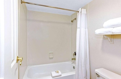 Orlando Hotel | Enjoy Relaxation | Free Parking & Breakfast | Pool | Near Airport | 2 Units