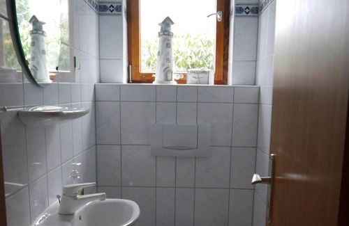 Wassenach Apartment | Enjoy relaxing days in the fabulous volcanic Laachersee