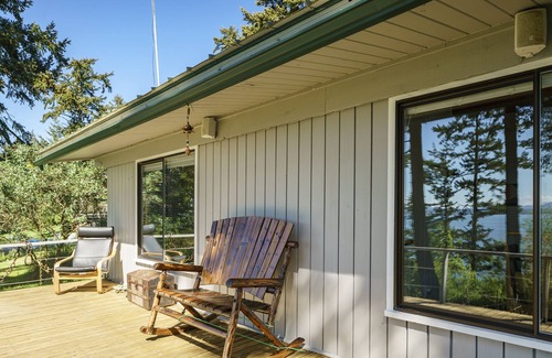 Lopez Island House | Enjoy Roseberry Cottage! Updated westside beach access with stunning views
