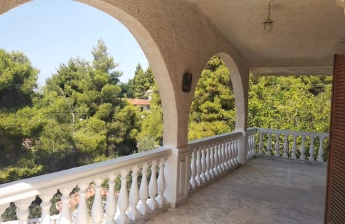 Eretria Villa | Enjoy Seclusion at Peaceful Mountain Apartment