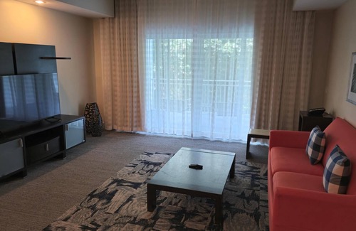 Doral Condo | Enjoy Shopping, Dining, Golfing - King Studio XL