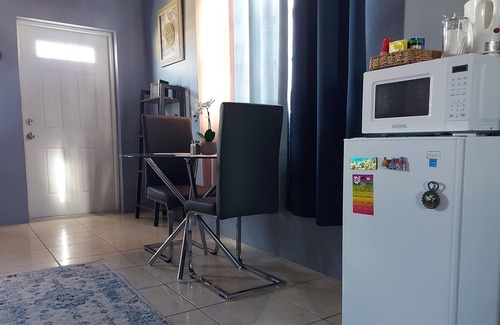 Cockburn Town Apartment | Enjoy Some Island Vibes & Stay At Bonita's!