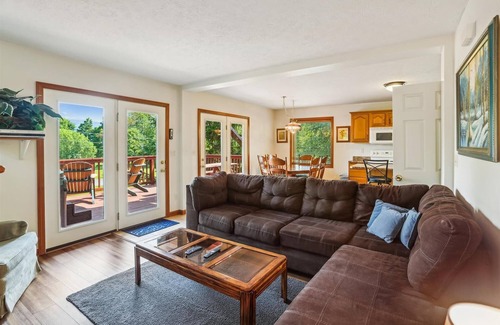 Canaan Valley House | Enjoy some mountain time with your favorite canine at Alpine View!