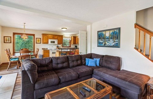 Canaan Valley House | Enjoy some mountain time with your favorite canine at Alpine View!
