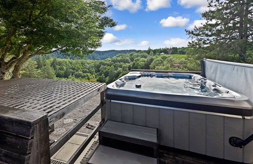 Forestville House | Enjoy Summer relaxing in hot tub, pool & by the outdoor firepit