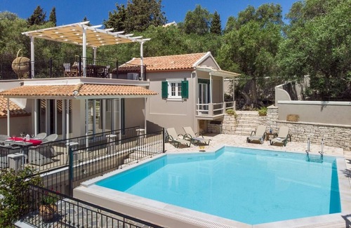 Koutsi Villa | Enjoy sunsets in an unobstructed scenery