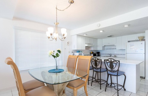 Seven Mile Beach Condo | Enjoy terrific sunsets from this oceanfront 1st floor, corner unit!