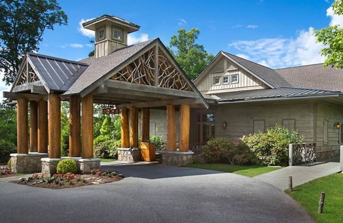 Cashiers Apartment | Enjoy the Blue Ridge Mountains in this 2BD condo resort retreat
