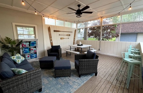 Conneaut House | Enjoy the breathtaking Lake Erie sunsets at our family-friendly property.