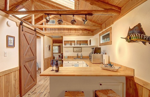 Old Town Cottage | Enjoy the breeze at Nine Palms Cottage