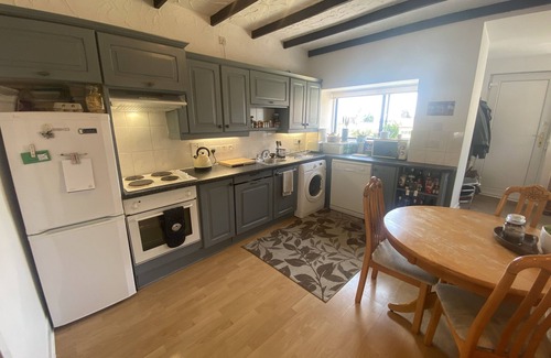 Dunfermline House | Enjoy the busy city life by day and come home to a peaceful